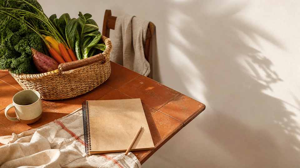 Cena cotidiana que acompanha a edição de Mesa Clara